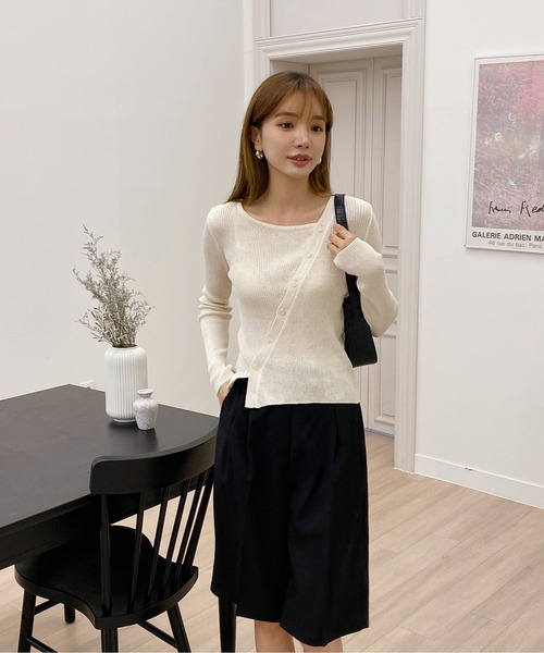 by muni:r（バイ ムニール）の「ミディワイドピンタックハーフパンツ（スラックス・レディース・ブラック/ブラウン/ダークグレー・SMALL/MEDIUM）」の16枚目の写真