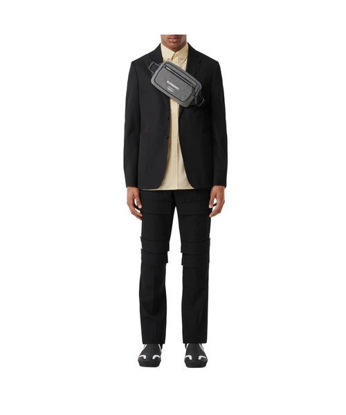BURBERRY(バーバリー)の「ホースフェリープリント コットンキャンバス バムバッグ(ボディバッグ/ウエストポーチ・メンズ・ブラック×グレー・ONE SIZE)」の4枚目の写真