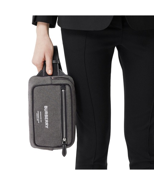 BURBERRY(バーバリー)の「ホースフェリープリント コットンキャンバス バムバッグ(ボディバッグ/ウエストポーチ・メンズ・ブラック×グレー・ONE SIZE)」の3枚目の写真