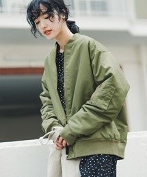 haco!（ハコ）の「あれこれ尽きない大人の悩みを全部吹っ飛ばす！今っぽ女っぽMA-１ブルゾン by que made me（MA-1）」