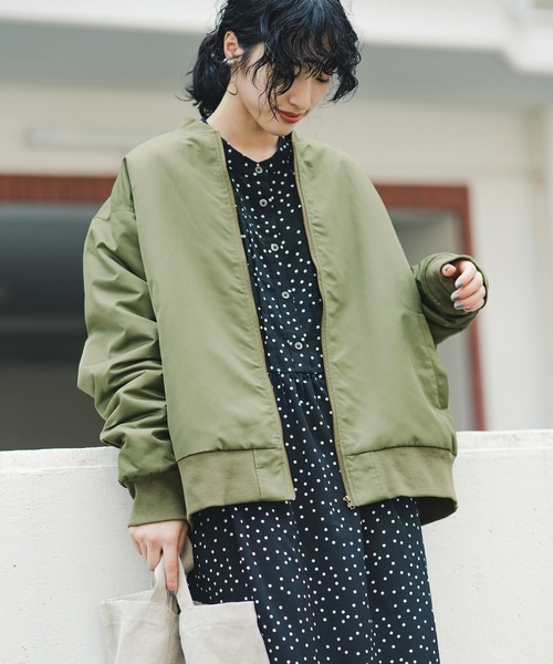 haco!(ハコ)の「あれこれ尽きない大人の悩みを全部吹っ飛ばす!今っぽ女っぽMA-1ブルゾン by que made me(MA-1・レディース・カーキ・1/2)」の17枚目の写真