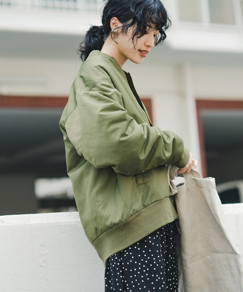 haco!(ハコ)の「あれこれ尽きない大人の悩みを全部吹っ飛ばす!今っぽ女っぽMA-1ブルゾン by que made me(MA-1・レディース・カーキ・1/2)」の9枚目の写真