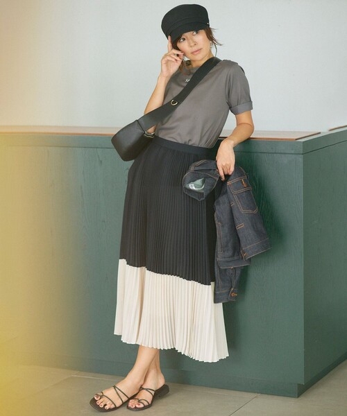 23区(ニジュウサンク)の「【CLASSY.1月号掲載】23区DENIM ストレッチ ジャケット(デニムジャケット・レディース・ネイビー系/スカイブルー系・30/34/32)」の14枚目の写真