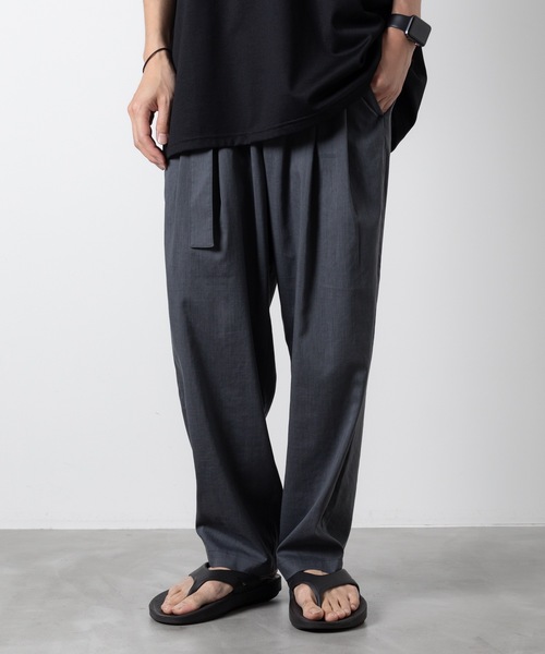 ATTACHMENT(アタッチメント)の「PE/LI ポプリン ベルテッドテーパード フィットトラウザーズ / PE/LI POPLIN BELTED TAPERED FIT TROUSERS /(スラックス・メンズ・ライトグレー/ブラック/スモークピンク/ダークグレー・1/2/3)」の3枚目の写真