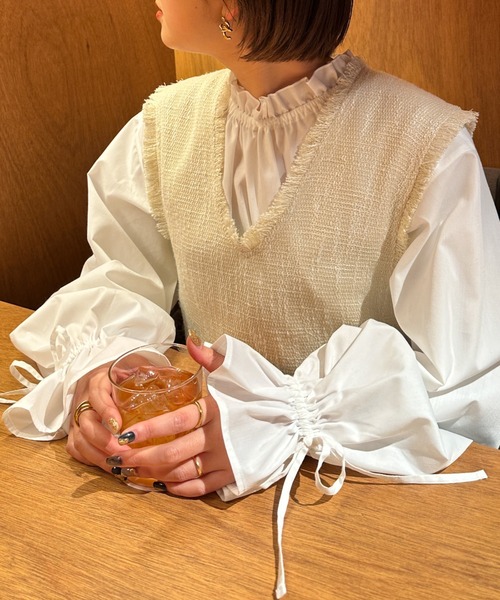 Ambre Ciel（アンブルシエル）の「マルチウェイギャザーブラウス／【WEB/EC限定商品】（シャツ/ブラウス・レディース・ライトベージュ/オフホワイト・FREE）」の4枚目の写真