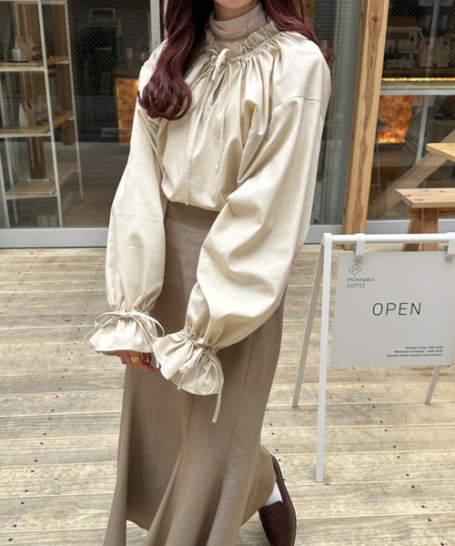 Ambre Ciel（アンブルシエル）の「マルチウェイギャザーブラウス／【WEB/EC限定商品】（シャツ/ブラウス・レディース・ライトベージュ/オフホワイト・FREE）」の6枚目の写真