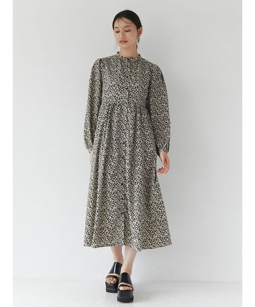MURUA(ムルーア)の「フラワープリントティアードワンピース(ワンピース・レディース・ブラック/グリーン/ベージュ・FREE)」の5枚目の写真