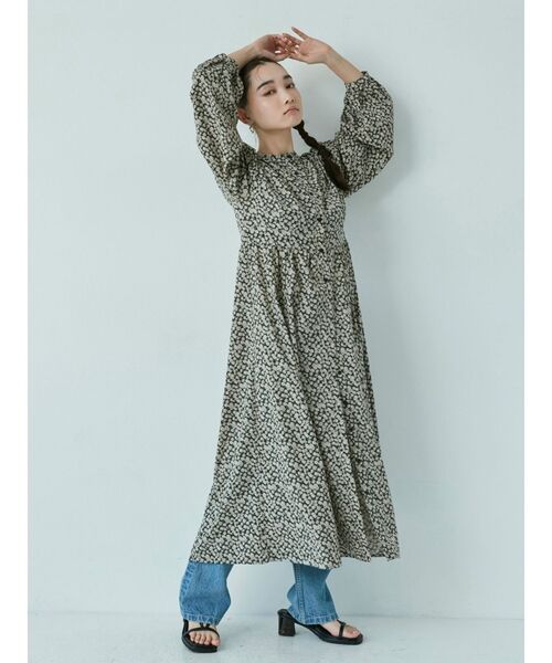 MURUA(ムルーア)の「フラワープリントティアードワンピース(ワンピース・レディース・ブラック/グリーン/ベージュ・FREE)」の11枚目の写真