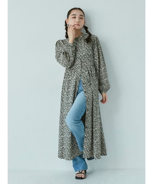 MURUA(ムルーア)の「フラワープリントティアードワンピース(ワンピース・レディース・ブラック/グリーン/ベージュ・FREE)」の13枚目の写真