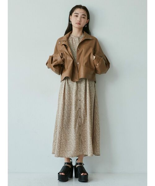 MURUA(ムルーア)の「フラワープリントティアードワンピース(ワンピース・レディース・ブラック/グリーン/ベージュ・FREE)」の17枚目の写真