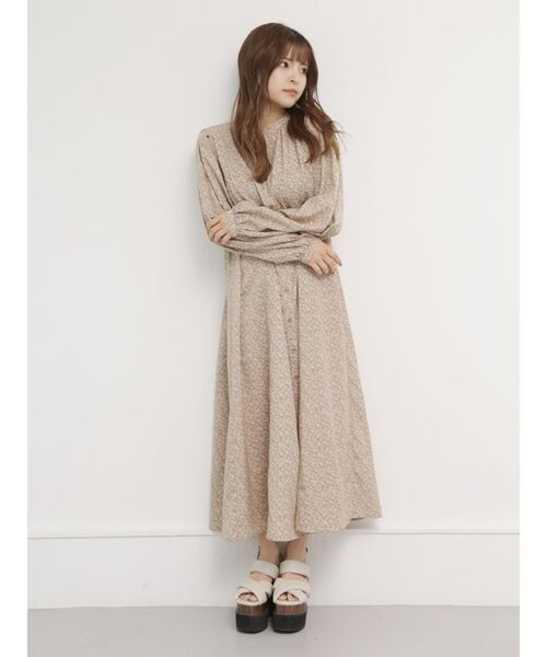 MURUA(ムルーア)の「フラワープリントティアードワンピース(ワンピース・レディース・ブラック/グリーン/ベージュ・FREE)」の18枚目の写真