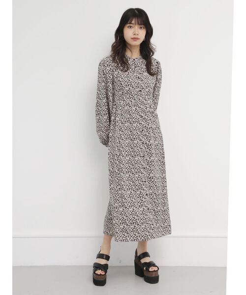 MURUA(ムルーア)の「フラワープリントティアードワンピース(ワンピース・レディース・ブラック/グリーン/ベージュ・FREE)」の21枚目の写真