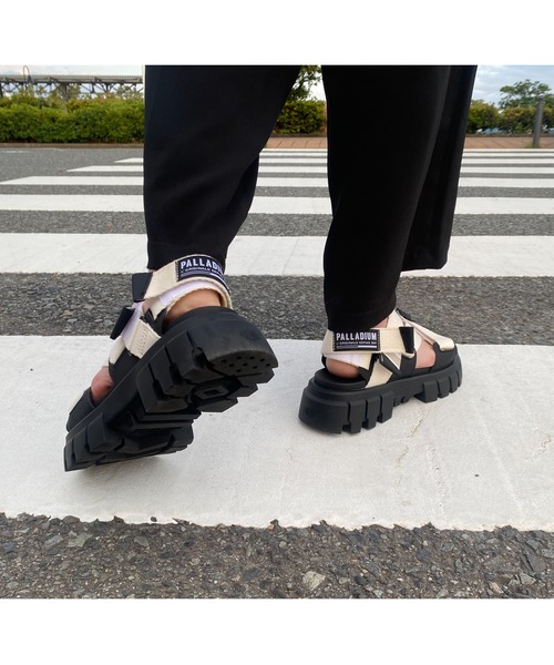 PALLADIUM(パラディウム)の「PALLADIUM/パラディウム REVOLT SANDAL ARMY/レボルト サンダル アーミー(サンダル・レディース・ブラック×ホワイト・23cm/23.5cm/24cm/24.5cm/25cm/22.5cm)」の5枚目の写真