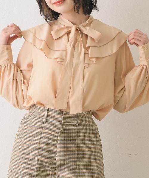 RETRO GIRL（レトロガール）の「Wフリル襟ボウタイBL（シャツ/ブラウス・レディース・ライトオレンジ系/ブラック/オフホワイト・FREE）」の3枚目の写真