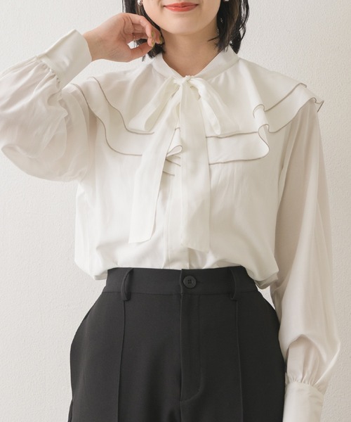 RETRO GIRL（レトロガール）の「Wフリル襟ボウタイBL（シャツ/ブラウス・レディース・ライトオレンジ系/ブラック/オフホワイト・FREE）」の2枚目の写真