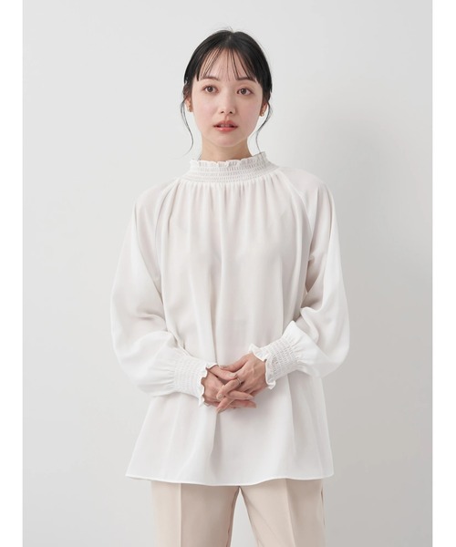 earth music&ecology（アースミュージックアンドエコロジー）の「シャーリングネックブラウス（シャツ/ブラウス・レディース・オフホワイト/イエロー/ライトグレー/ドット・FREE）」の5枚目の写真