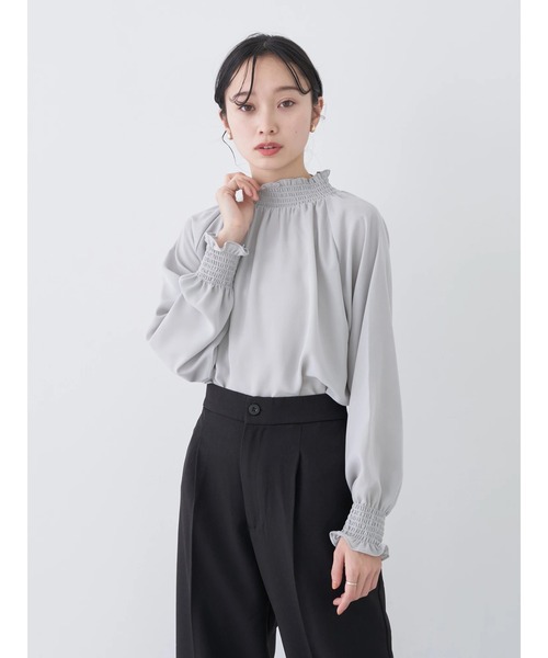 earth music&ecology（アースミュージックアンドエコロジー）の「シャーリングネックブラウス（シャツ/ブラウス・レディース・オフホワイト/イエロー/ライトグレー/ドット・FREE）」の6枚目の写真