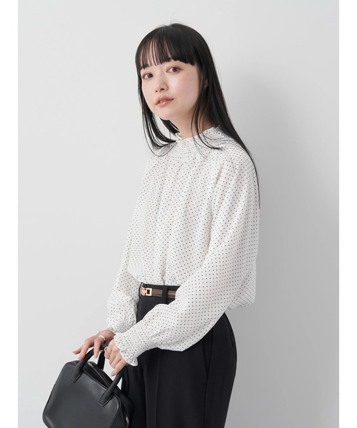 earth music&ecology（アースミュージックアンドエコロジー）の「シャーリングネックブラウス（シャツ/ブラウス・レディース・オフホワイト/イエロー/ライトグレー/ドット・FREE）」の10枚目の写真