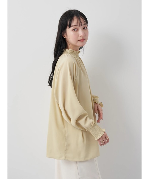 earth music&ecology（アースミュージックアンドエコロジー）の「シャーリングネックブラウス（シャツ/ブラウス・レディース・オフホワイト/イエロー/ライトグレー/ドット・FREE）」の16枚目の写真