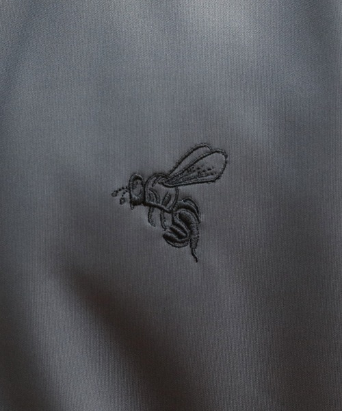 8(eight)(エイト)の「蜂 刺繍 サイドライン トラックジャケット(ジャージ・メンズ・ワイン/ブラック系その他/チャコール/サンドベージュ/ブラウン/クリーム/ワイン系3/ブラック/ワイン系/ブルー系その他/ブルーグリーン/グリーン/ワイン系2/ブラウン系その他・LARGE/MEDIUM)」の18枚目の写真