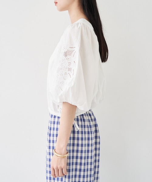 VIS（ビス）の「エンブロイダリーボリュームスリーブブラウス（シャツ/ブラウス・レディース・ホワイト/ブラック/ピンク系その他2・FREE）」の5枚目の写真