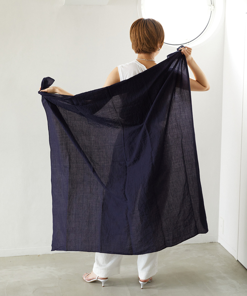 VERMEIL par iena(ヴェルメイユパーイエナ)の「【BENARAS BY CITRUS×MAISON N.H PARIS×VERMEIL par iena】Square stole(ストール/ショール・レディース・ネイビー/レッド・FREE)」の4枚目の写真