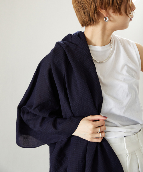 VERMEIL par iena(ヴェルメイユパーイエナ)の「【BENARAS BY CITRUS×MAISON N.H PARIS×VERMEIL par iena】Square stole(ストール/ショール・レディース・ネイビー/レッド・FREE)」の5枚目の写真