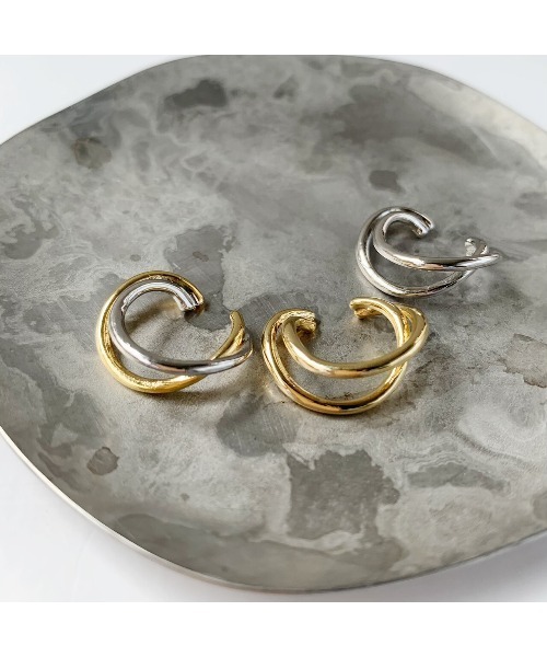 CALIFORNIA OUTFITTERS(カリフォルニア アウトフィッターズ)の「3-ツイストライン イヤーカフ ダブルライン【LULKA-ルールカ-】(イヤーカフ・レディース・シルバー/ゴールド/シルバー×ゴールド・FREE)」の1枚目の写真