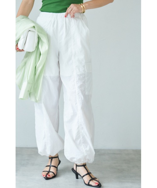 &. NOSTALGIA（アンドドットノスタルジア）の「【ZOZO限定】パラシュートパンツ（その他パンツ・レディース・ブラック/チャコールグレー/ホワイト・FREE）」の2枚目の写真