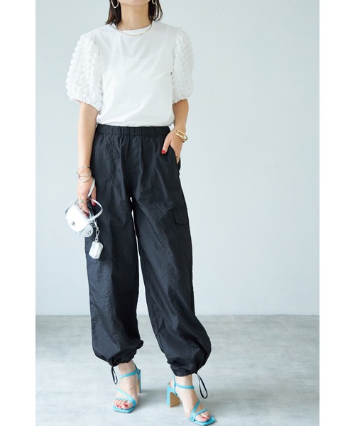 &. NOSTALGIA（アンドドットノスタルジア）の「【ZOZO限定】パラシュートパンツ（その他パンツ・レディース・ブラック/チャコールグレー/ホワイト・FREE）」の4枚目の写真