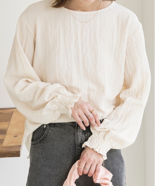 ad thie(アドティエ)の「シャーリング スリーブリップル ブラウス(シャツ/ブラウス・レディース・ブラック/オレンジ/ライトグリーン/ピンク/オフホワイト/イエロー・LARGE/MEDIUM)」の2枚目の写真