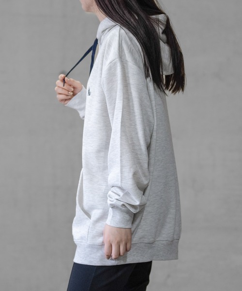 GLOVE HOUSE（グローブハウス）の「【a】TC裏毛 ワンポイント刺繍 スピンドル配色 HOODIE（パーカー・メンズ・ブルー/アッシュグレー/ネイビー/ホワイト/マルチ・X-LARGE/MEDIUM/LARGE）」の7枚目の写真