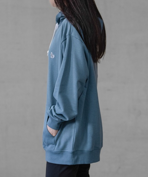 GLOVE HOUSE（グローブハウス）の「【a】TC裏毛 ワンポイント刺繍 スピンドル配色 HOODIE（パーカー・メンズ・ブルー/アッシュグレー/ネイビー/ホワイト/マルチ・X-LARGE/MEDIUM/LARGE）」の17枚目の写真