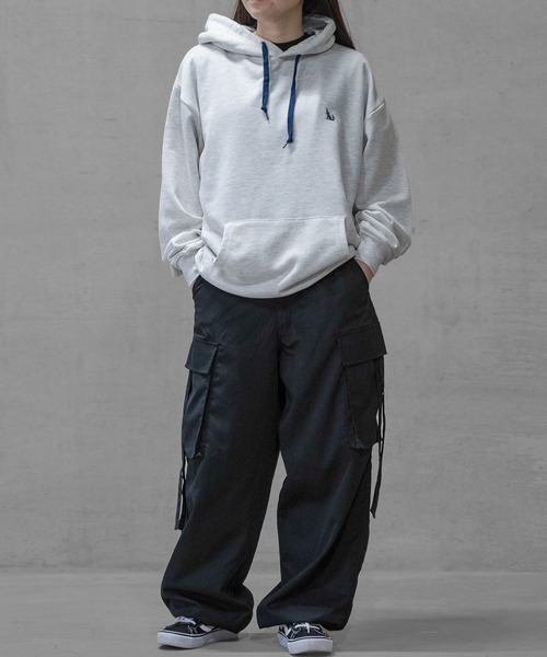 GLOVE HOUSE（グローブハウス）の「【a】TC裏毛 ワンポイント刺繍 スピンドル配色 HOODIE（パーカー・メンズ・ブルー/アッシュグレー/ネイビー/ホワイト/マルチ・X-LARGE/MEDIUM/LARGE）」の9枚目の写真