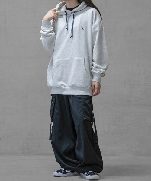 GLOVE HOUSE（グローブハウス）の「【a】TC裏毛 ワンポイント刺繍 スピンドル配色 HOODIE（パーカー・メンズ・ブルー/アッシュグレー/ネイビー/ホワイト/マルチ・X-LARGE/MEDIUM/LARGE）」の10枚目の写真