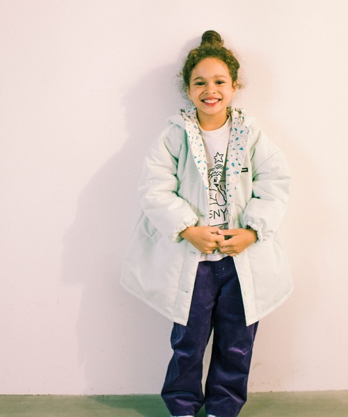 LOWRYS FARM(ローリーズファーム)の「LSBリバーシブルコート 975086(ダウンジャケット/コート・キッズ・ブルー/ブラック/グリーン・130cm/150cm/110cm)」の2枚目の写真