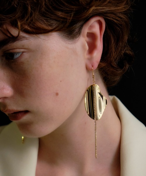 loni(ロニ)の「【金属アレルギー対応】Leaf Bijou Asymmetry Pierce/リーフビジューアシンメトリーピアス(ピアス(両耳用)・レディース・ゴールド/シルバー・FREE)」の13枚目の写真