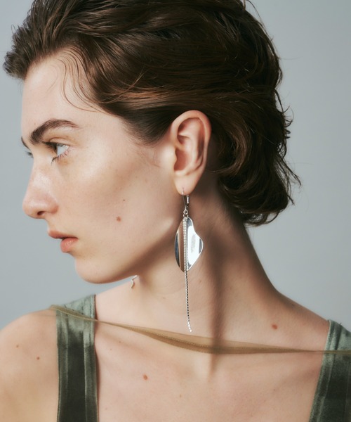 loni(ロニ)の「【金属アレルギー対応】Leaf Bijou Asymmetry Pierce/リーフビジューアシンメトリーピアス(ピアス(両耳用)・レディース・ゴールド/シルバー・FREE)」の14枚目の写真