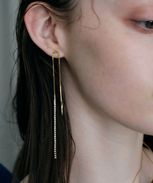 loni(ロニ)の「【金属アレルギー対応】Leaf Bijou Asymmetry Pierce/リーフビジューアシンメトリーピアス(ピアス(両耳用)・レディース・ゴールド/シルバー・FREE)」の5枚目の写真