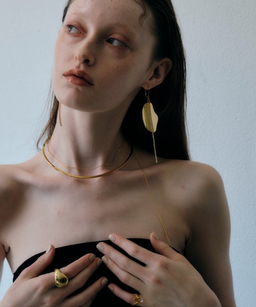 loni(ロニ)の「【金属アレルギー対応】Leaf Bijou Asymmetry Pierce/リーフビジューアシンメトリーピアス(ピアス(両耳用)・レディース・ゴールド/シルバー・FREE)」の6枚目の写真