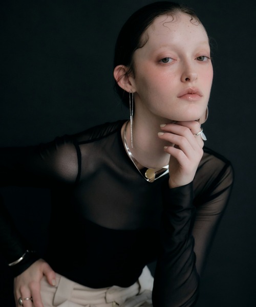 loni(ロニ)の「【金属アレルギー対応】Leaf Bijou Asymmetry Pierce/リーフビジューアシンメトリーピアス(ピアス(両耳用)・レディース・ゴールド/シルバー・FREE)」の4枚目の写真
