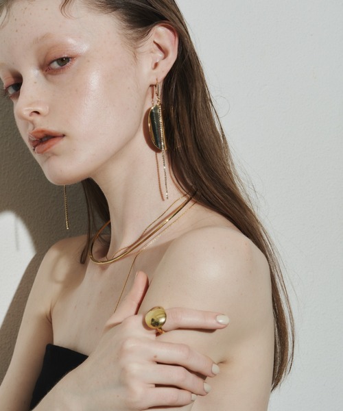 loni(ロニ)の「【金属アレルギー対応】Leaf Bijou Asymmetry Pierce/リーフビジューアシンメトリーピアス(ピアス(両耳用)・レディース・ゴールド/シルバー・FREE)」の8枚目の写真
