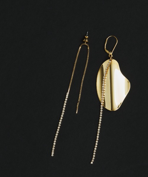 loni(ロニ)の「【金属アレルギー対応】Leaf Bijou Asymmetry Pierce/リーフビジューアシンメトリーピアス(ピアス(両耳用)・レディース・ゴールド/シルバー・FREE)」の3枚目の写真