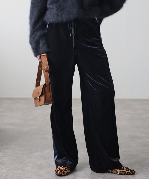 Bonjour Sagan（ボンジュールサガン）の「ベロアラインリラックスパンツ（その他パンツ・レディース・グレイッシュベージュ/ブラック/ネイビー・FREE）」の8枚目の写真