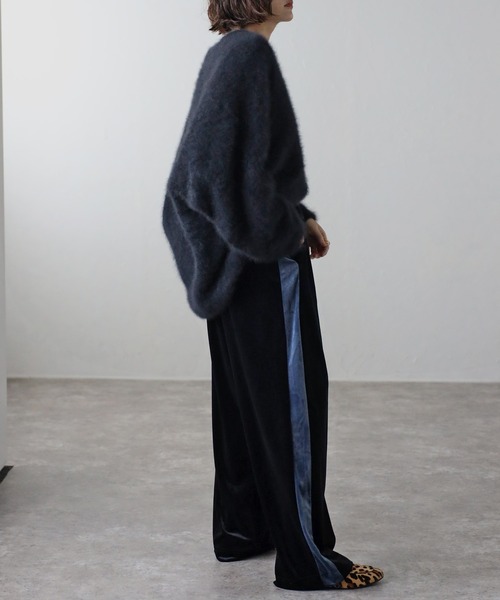 Bonjour Sagan（ボンジュールサガン）の「ベロアラインリラックスパンツ（その他パンツ・レディース・グレイッシュベージュ/ブラック/ネイビー・FREE）」の9枚目の写真