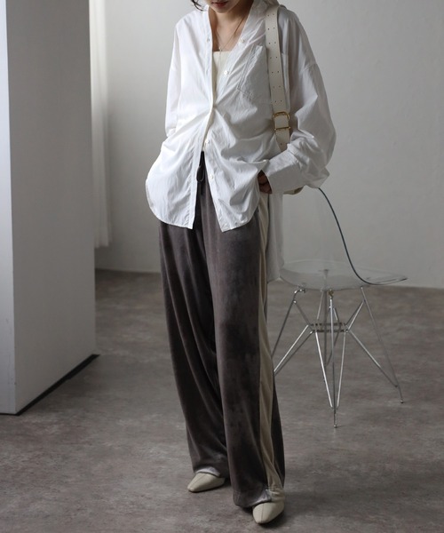 Bonjour Sagan（ボンジュールサガン）の「ベロアラインリラックスパンツ（その他パンツ・レディース・グレイッシュベージュ/ブラック/ネイビー・FREE）」の15枚目の写真