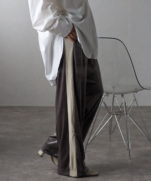 Bonjour Sagan（ボンジュールサガン）の「ベロアラインリラックスパンツ（その他パンツ・レディース・グレイッシュベージュ/ブラック/ネイビー・FREE）」の17枚目の写真