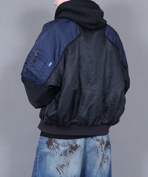 Figments（フィグメンツ）の「ビッグバイカラーボンバージャケット（MA-1・レディース・ブラック/カーキ・FREE）」の4枚目の写真