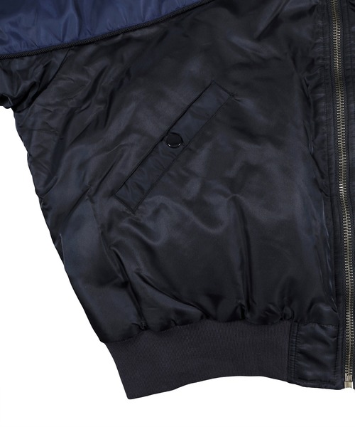 Figments（フィグメンツ）の「ビッグバイカラーボンバージャケット（MA-1・レディース・ブラック/カーキ・FREE）」の5枚目の写真