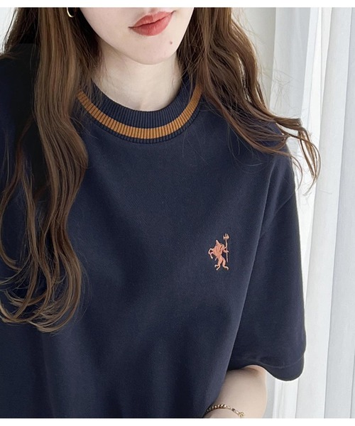 classicalelf(クラシカルエルフ)の「レトロ配色が可愛い。綿100%、編立リブワンポイント刺繍鹿の子Tシャツ(Tシャツ/カットソー・レディース・ネイビー/ブルー/オフホワイト/ブラック/グレイッシュベージュ・LARGE/MEDIUM/SMALL/X-LARGE)」の4枚目の写真